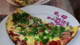 Омлет с колбасой