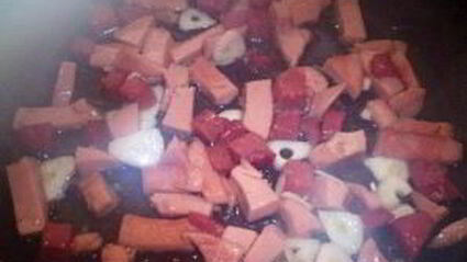 омлет с колбасой