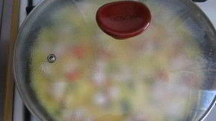 омлет с крабовыми палочками