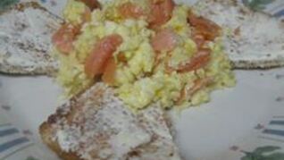 Омлет с красной рыбой