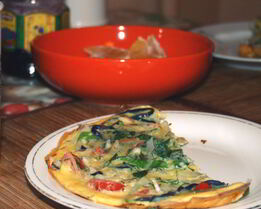 Омлет с морковью, болгарским перцем и луком