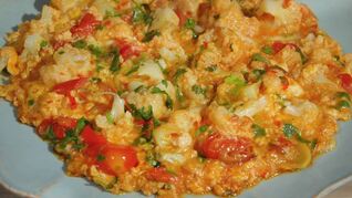 Омлет с помидорами и цветной капустой