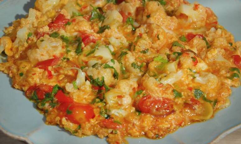 Рецепт омлет с помидорами и цветной капустой