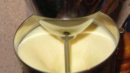 овощной омлет с кровяной колбасой