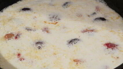 овощной омлет с кровяной колбасой