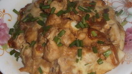 оякодон — японский омлет с рисом и курицей