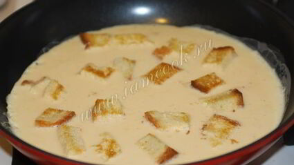 пышный омлет с гренками