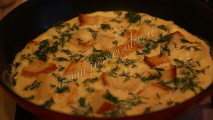 пышный омлет с гренками