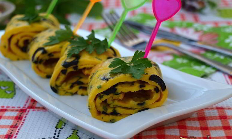 Рецепт рулет-омлет с маслинами в духовке