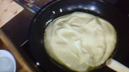 сладкий омлет с карамелизированными сливами