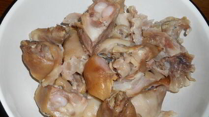 острая закуска из свиных ножек