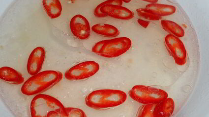 острая закуска из свиных ножек