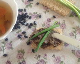 Паштет из черной фасоли с вешенками