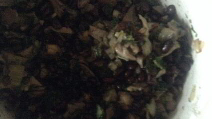 паштет из черной фасоли с вешенками