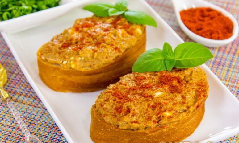 Рецепт паштет из куриной печени с паприкой и яйцами