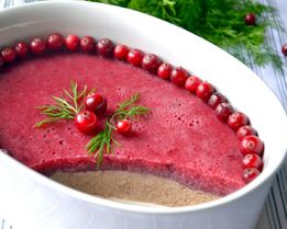 Паштет из куриной печени со сливово-клюквенным желе