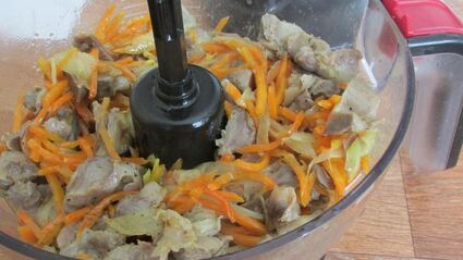 паштет из куриных желудков с морковью и луком