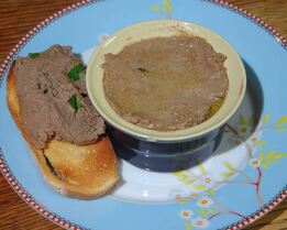 Паштет из печени кролика с шалотом и тимьяном