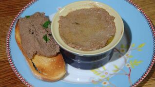 Паштет из печени кролика с шалотом и тимьяном