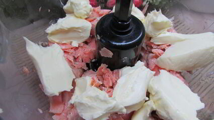 паштет из семги с красной икрой и белым вином