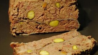 Паштет из свиной печени с фисташками