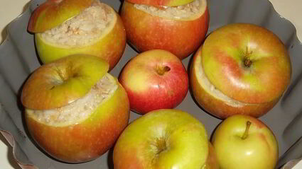 печеные яблоки, фаршированные рисом