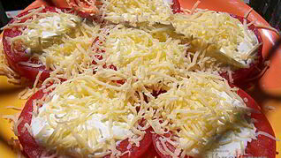 Помидоры с сыром и чесноком