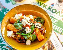 Ригатони с печеным баклажаном и домашней рикоттой