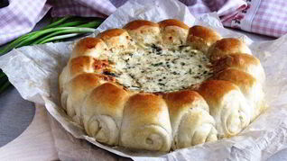 Булочки-роллы с грибным дип-соусом