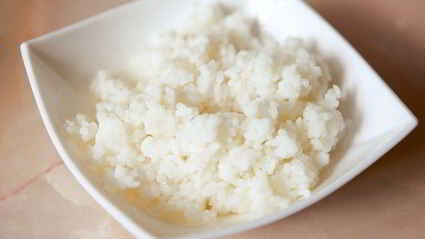 горячий ролл — росу драгон маки с цитрусовым соусом спайс