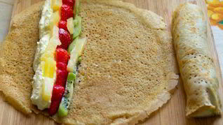 Легкие сладкие роллы с творожно-фуктовой начинкой