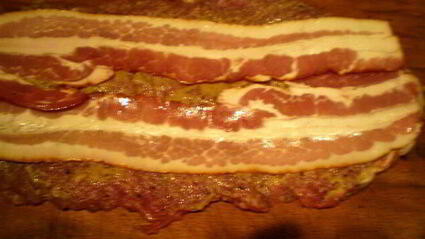 мясные роллы в винно-грибном соусе