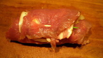 мясные роллы в винно-грибном соусе