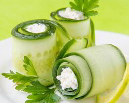 Огуречные роллы с авокадо и сыром