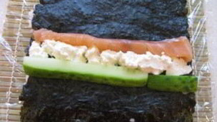 ролл с лососем