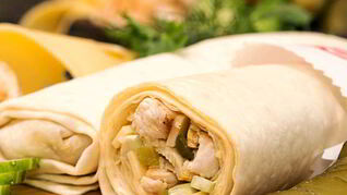 Роллы из лаваша с курицей и солеными огурцами