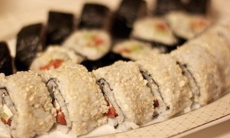 Рецепт роллы с семгой и авокадо