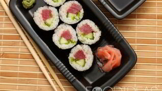 Роллы с тунцом и огурцом