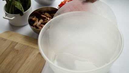 спринг-роллы с курицей