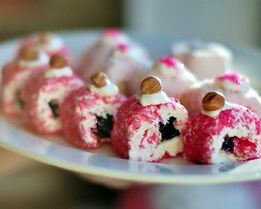 Творожные роллы с медом и фруктами