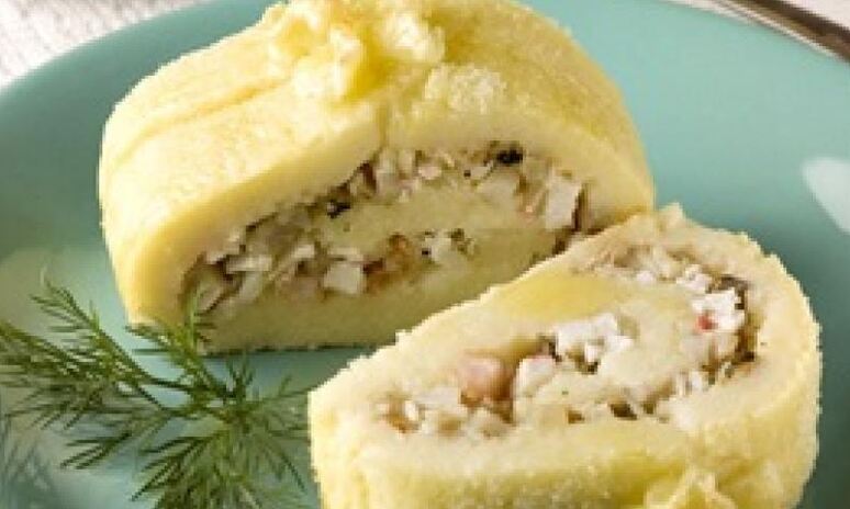 Рецепт картофельный рулет с морским коктейлем