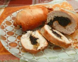 Куриный рулет с черносливом