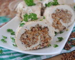 Куриный рулет с гречкой