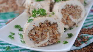 Куриный рулет с гречкой