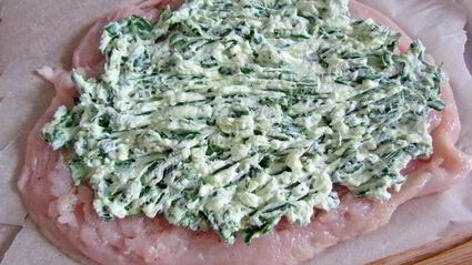 куриные рулетики с брынзой и шпинатом