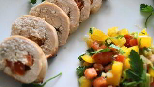 Куриные рулетики с сальсой