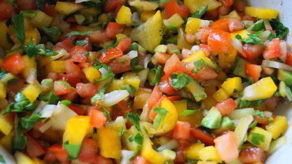 куриные рулетики с сальсой