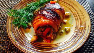 Куриные рулетики в беконе с сыром и чесноком по новочерскасски