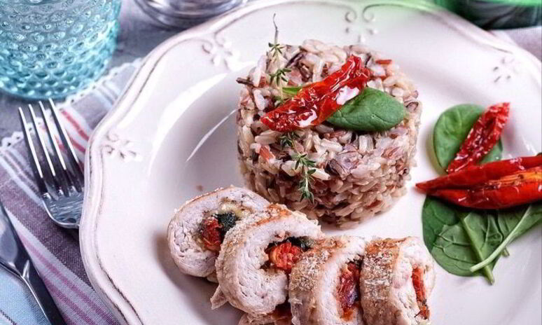 Рецепт куриные рулеты с моцареллой, шпинатом и вялеными томатами