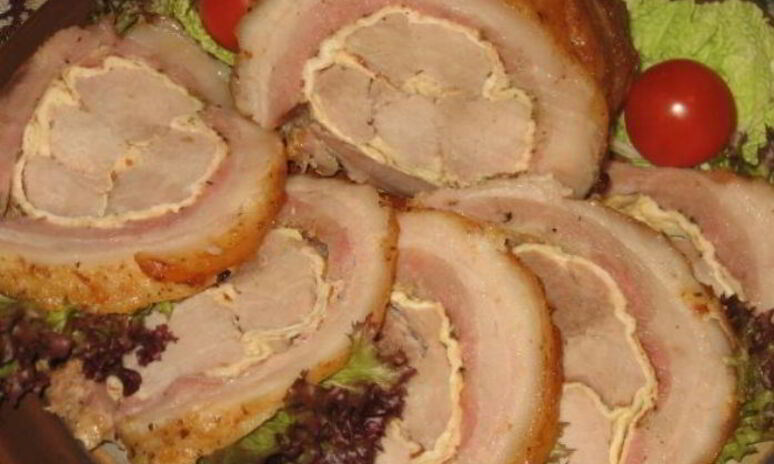 Рецепт мясной рулет, фаршированный омлетом